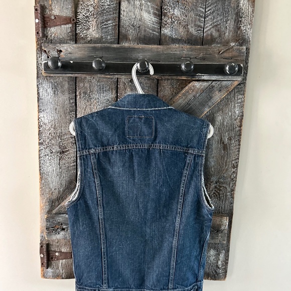 Men's Levi's Denim Jean Vest - Size Small - Picture 2 of 3